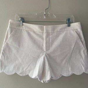 Club Monaco 4 Amber white scalloped shorts size 6
